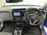 【前方視界】開放的な前方視界!運転がしやすく疲れにくいです♪窓が大きく、見通しがとっても良いおクルマですよ♪