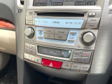 【左右独立型フルオートエアコン】運転席と助手席でそれぞれお好みの温度に設定可能。同乗者にも配慮した、快適な空調をお届け致します。