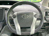 インテリアに合わせたデザインのステアリングは、運転される方のことも考え、運転しやすい形状、大きさです。是非一度、実際に触ってお確かめください。