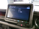 CD、DVD、Bluetooth、AM、FM、AUX、スマートフォン接続ができます。