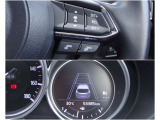 【MRCC】全車速追従型のクルーズコントロール!ドライバーがアクセルやブレーキの操作をしなくても、設定した車速内で車間距離を自動で調整・維持し、長距離走行時などのドライバーの負担を軽減します。
