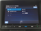 ドライブの必需品。見やすい・使いやすいHonda純正のメモリーナビを搭載。Bluetooth機能もついているのでお持ちのスマートフォンと連携させて、さらに便利に利用が可能です。