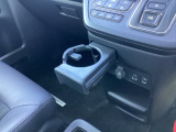 ECONモードの機能として、「燃費が良くなるアクセル制御」があります。アクセルペダルを余分に踏み込んでしまった場合でも、自動的に燃料の噴射量を抑え、エンジンの効率が良い領域で働かせるようにします。