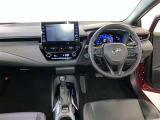 運転席周りのレイアウトをご覧ください。ナビゲーションが綺麗に装着されすっきり収まってますね!