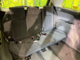 床下収納式のサードシートです。座席部分をコンパクトに収納でき、広大な荷室スペースとしてお使いいただけます!乗車人数や荷物の量など利用シーンに合わせて3列目を有効活用でき、とっても便利♪