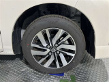 純正アルミホイール付き。タイヤ装着サイズは「165/65R14」です。