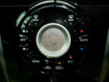 快適オートエアコン付♪設定温度をキープし車内を快適な温度に保ちます♪