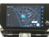 ディスプレイオーディオ(コネクティッドナビ対応)PLUS搭載。T-Connectご契約で2029年2月まで無償で利用できるナビ(期限到来後は有償)と、解約後も利用できる車載ナビが搭載されています。