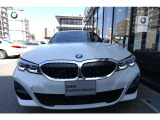 BMWの代名詞の【キドニーグリル】グリルが腎臓のように見えるので【キドニー】と呼ばれるようになりました。一目見ただけでBMWであると認識できる確固たるアイコンとして存在感を放ちます。