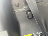 荷室にも便利なショッピングフックがあります。