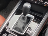 アクセルペダルを踏み込む量や速さに応じて変速パターンをし、人馬一体の運転感覚を発揮してくれる6速オートマ!