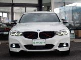 BMW在庫保有台数常時100台以上!ご来店の際はBMW本店(厚木市下荻野140-1)にご来店ください!弊社自慢の全天候型ショールーム!BMW在庫保有台数常時100台以上ございます!
