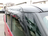 雨の日でも、車内の空気入替に便利なプラスチックバイザー付きになります^^意外と実用性がありますよね☆