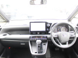 操作性に優れた運転席となります!小物入れや各ボタンの配置にこだわり、使いやすいです!座り心地もよく視認性も良好なのでロングドライブもお任せ下さい!