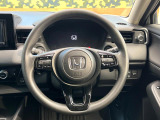 インテリアに合わせたデザインのステアリングは、運転される方のことも考え、運転しやすい形状、大きさです。是非一度、実際に触ってお確かめください。