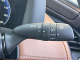 【オートライト(AUTO)】外の明るさをシステムが感知して、自動でヘッドライトが点灯します。ヘッドライトをつけ忘れを防ぐ便利機能です。