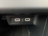 USB「タイプC」のポートが2つ付いております!携帯電話の充電などいざというときにあると便利な装備です♪