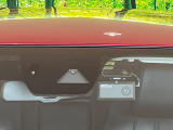 【i-ACTIVESENSE】走行中に前方の車両等を認識し、衝突しそうな時は警報とブレーキで衝突回避と被害軽減をアシスト。より安全にドライブをお楽しみいただけます。