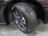 185/60R15インチのモデューロ製アルミホイール。