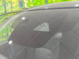 【i-ACTIVESENSE】走行中に前方の車両等を認識し、衝突しそうな時は警報とブレーキで衝突回避と被害軽減をアシスト。より安全にドライブをお楽しみいただけます。