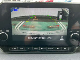 ナビ画面にアラウンドビュ-モニタ-(リアワイド)の映像を映し出しています。  狭い場所での車庫入れをサポ-トしてくれる便利アイテムです。