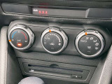 ■温度設定をしておけばいつでも快適な車内温度を維持できるオートエアコン!