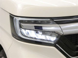 LEDヘッドライトです。デザイン性がよくとても明るいので、夜間の走行や悪天候でも安心です。しかも長寿命!