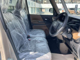 ドライバーへの負担がかかりすぎないように設計され、運転の疲労を軽減したシートになっております