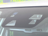 【スマートブレーキサポート】走行中に前方の車両等を認識し、衝突しそうな時は警報とブレーキで衝突回避と被害軽減をアシスト。より安全にドライブをお楽しみいただけます。