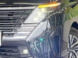 【LEDヘッドライト】悪天候や夜間走行時も良好な視界を確保し安心して運転できる高輝度LEDヘッドライトを装備!点灯速度が早く、消費電力も抑えられています。