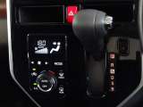 車内を快適に、オートエアコンを装備しています。