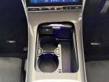 ワイヤレスチャージングを装備。対応スマートフォンを置くだけで手軽に充電できま す。