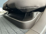 セカンドシートです!!ベンチシートになってますので、お二人の乗車ですとゆったり座って頂けますよ!!