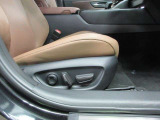 パワーシート搭載。微妙な調整が手軽にでき、最適なポジションで運転することが可能です。
