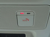 急病時や危険を感じた時、SOSコールスイッチを押すと専門のオペレータに繋がって、警察や消防への連携をサポートしてくれます。また、万が一の事故発生時には、エアバッグ展開と連動して自動通報します。