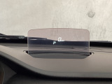 車速などを表示してくれるアクティブ・ドライビング・ディスプレイ。視線や焦点調節が少なく済み、気持ちよく安全に運転を楽しめます。