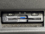 【ETC】有料道路を利用する際に料金所で停止することなく通過できる、ETC車載器(ノンストップ自動料金収受システム機器)が装備されています。セットアップを行うことで利用可能になります。
