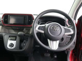 ☆シンプルながら機能性あふれる運転席周りです。 使いやすいスイッチ類の配置によりとても運転しやすいですよ。