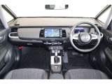 操作性に優れた運転席となります!小物入れや各ボタンの配置にこだわり、使いやすいです!座り心地もよく視認性も良好なのでロングドライブもお任せ下さい!