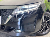 【三眼LEDヘッドライト】スタイリッシュな見た目の三眼LEDヘッドライトを装備♪スタイルだけでなく、夜間の走行も視界良好で安心してお乗りいただけます。
