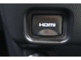 音声と映像が1本のケーブルで伝送できる便利なHDMIを装備しています。iPhoneやスマートフォンの画面と全く同じ画面がカーナビの画面に表示されるので、地図アプリや動画などのミラーリングが可能です。