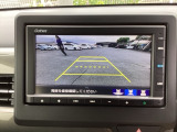 バックも安心のバックカメラ付いています。バックカメラがあると、いつでも安全にバックできますね。死角も減ります。