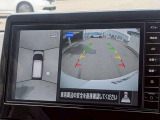 空から見下ろした映像で安心できるアラウンドビューモニター付きで縦列駐車もラクラク♪