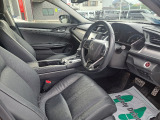フロントシートのお写真です。 広い足元と、ゆったり座れるシートは長時間の運転でも疲れにくくなっております♪