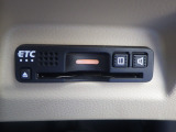 ETC付。高速道路の料金所はキャッシュレスで通過です。サービスエリア等にあるスマートインターの出入りも利用可能でとっても便利。ご納車後すぐにお使い頂けるようセットアップしてのお渡しとなります。