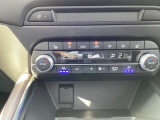 暑い夏の時期にとっても快適なシートベンチレーションを装備!シート内部に取り付けられたファンでシートの表面を換気して、涼しくしてくれます。