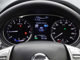 【メーターパネル】素早く車の情報が読み取れる、視認性に優れたシンプルなデザインのメーターパネルです。