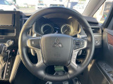 【純正革巻きステアリング】上質な革を使用することで、手にしっかり馴染みとても運転しやすいハンドルです♪