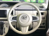 インテリアに合わせたデザインのステアリングは、運転される方のことも考え、運転しやすい形状、大きさです。是非一度、実際に触ってお確かめください。