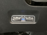 ハンドルの左下にETCがついています。高速道路の料金所の通過も楽々です。 カードの取り出しもしやすい場所についています。